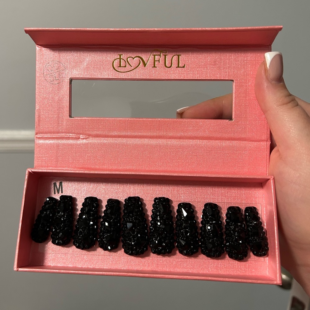 Chic Black Press-On Nails for Effortless Style